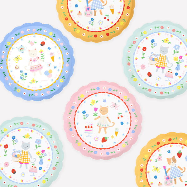 Our folk-inspired paper plates, in a small plate size, feature charming kittens in a magical world, perfect for birthday parties. Image1