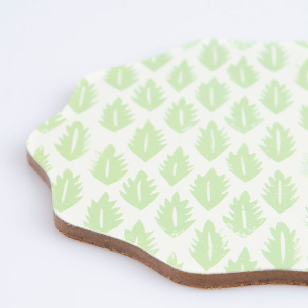 Get style with practicality with our wooden coasters featuring laminated Molly Mahon floral patters and a cork backing. Image4