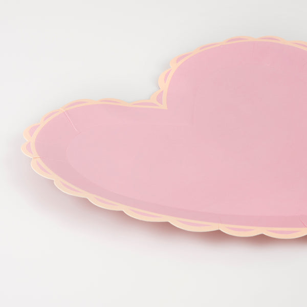 Our dinner plates, in heart shapes, feature a range of pretty pastel colors and a scalloped border. Image2