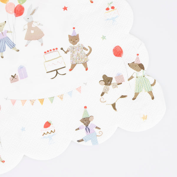 Our Animal Friends party set is ideal for first birthdays, featuring adorable tableware, party bags, party hats and a large paper garland. Image6