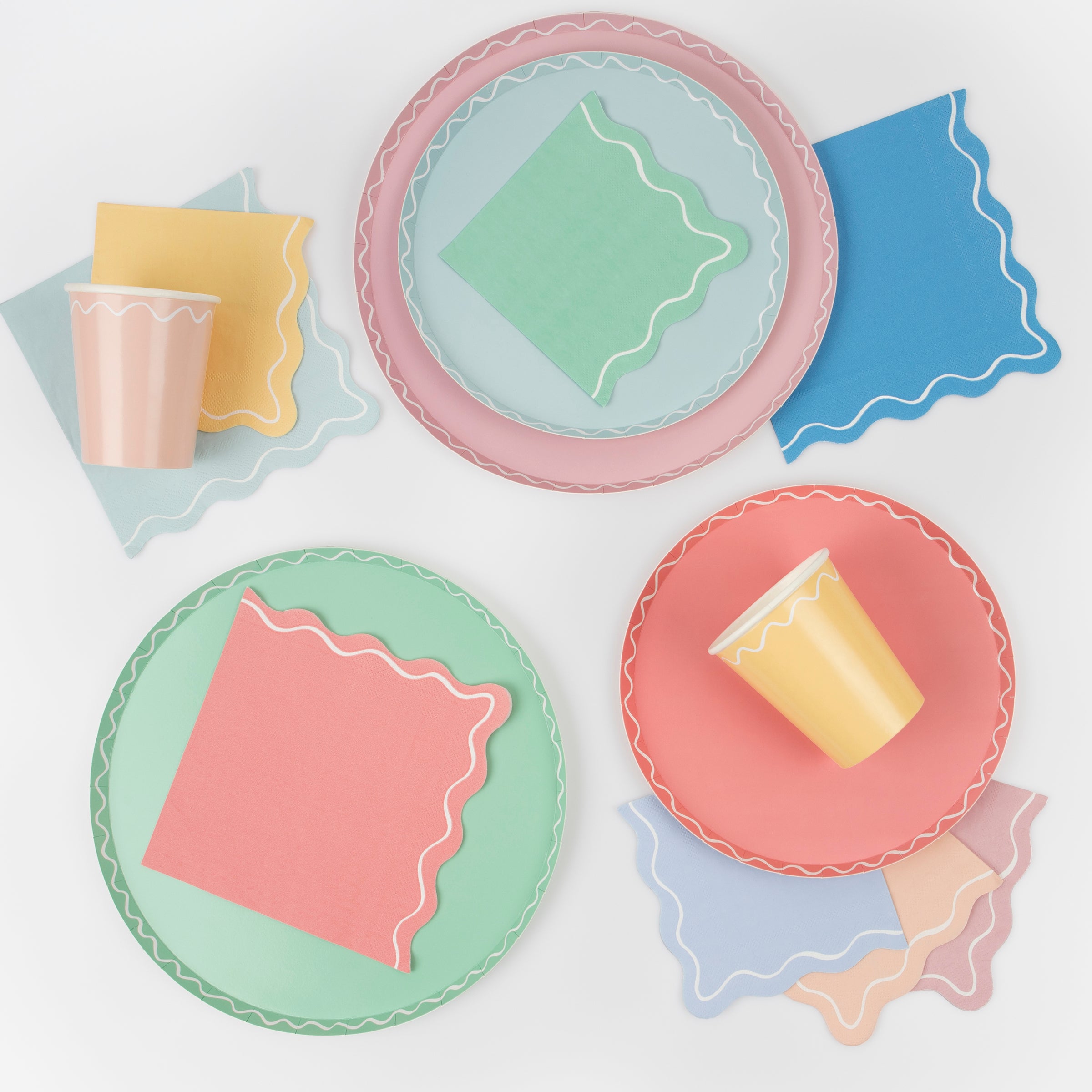 Our paper cups are perfect for all parties, and come in several colors - blue cups, yellow cups and pink cups.
