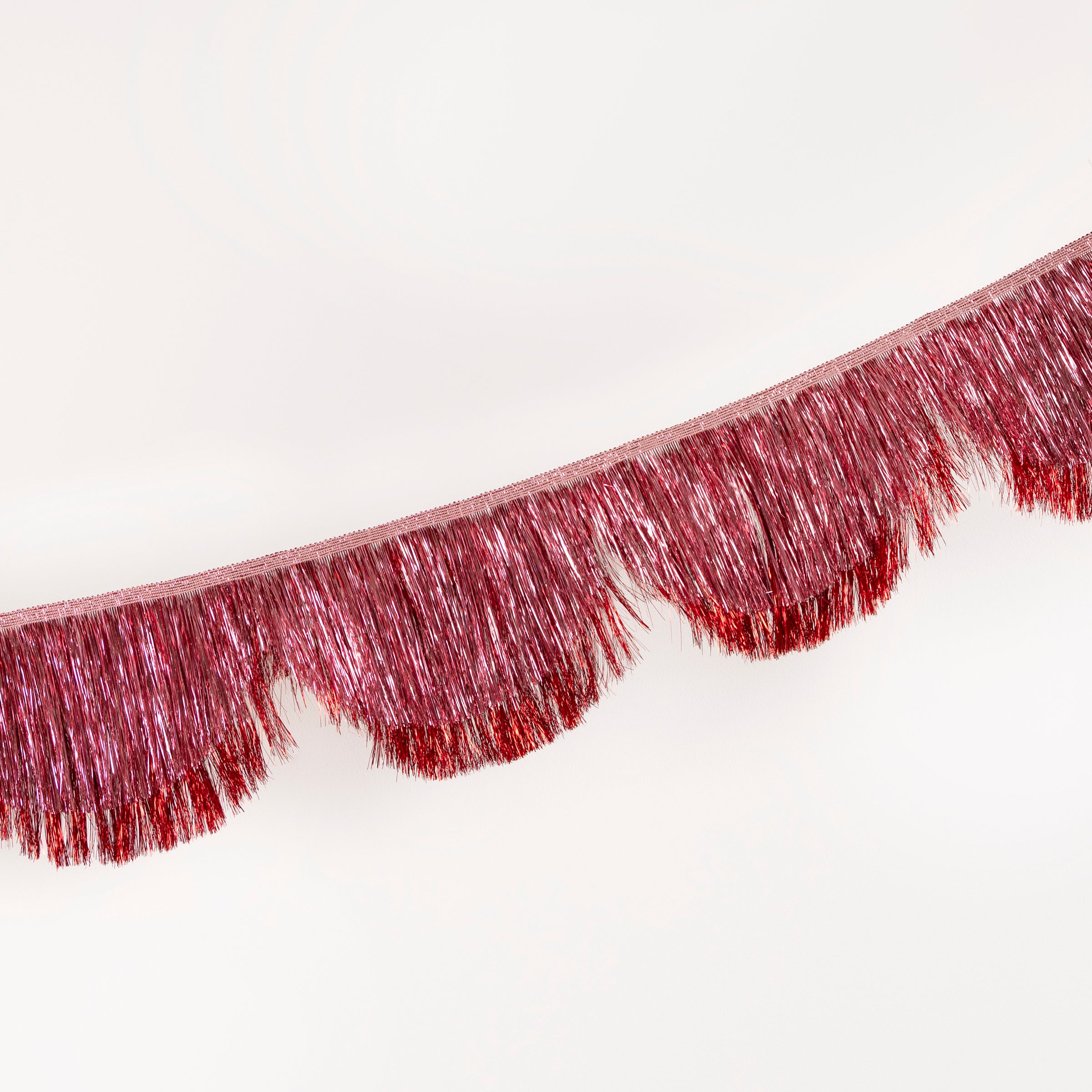 Pink Tinsel Scallop Garland - Thumbnail 3
