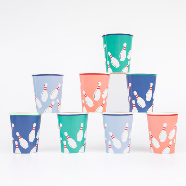 Use our party cups, with a bowling pin design, to serve hot or cold drinks at your bowling party.