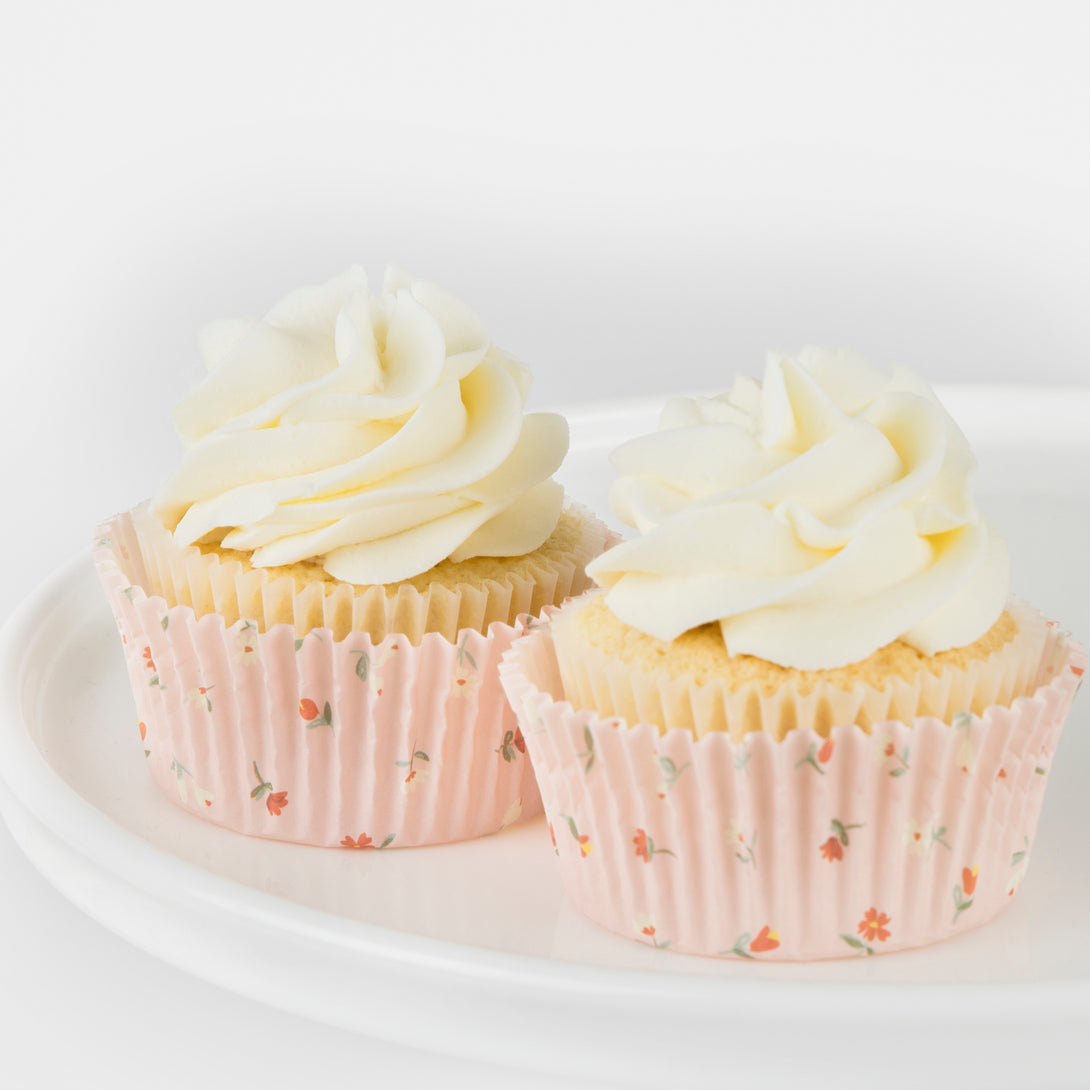 Your Valentine's cupcakes will look super sweet with our pink and red cake toppers and cupcake cases.