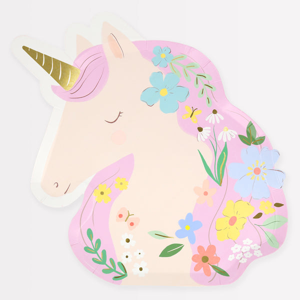Make your unicorn party, or princess party, look amazing with our unicorn set including plates, napkins, party bags, birthday candles and a garland. Image3