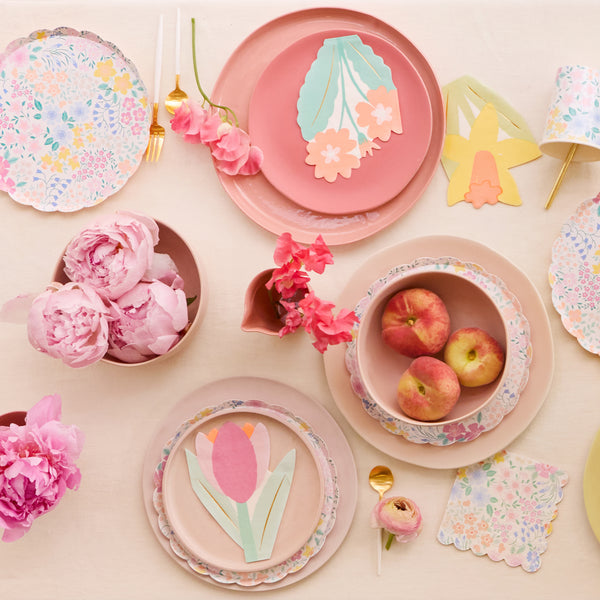 Our flower napkins are crafted from paper in pastel shades, ideal as napkins for a garden party, picnic or baby shower. Image2