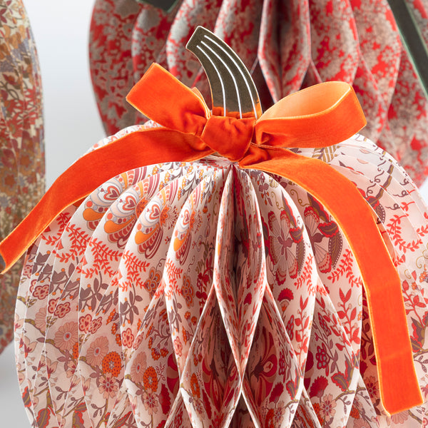 Our 3D pumpkins in rustic Liberty floral prints, with velvet bows, make sophisticated Thanksgiving decorations, or for fall parties. Image4
