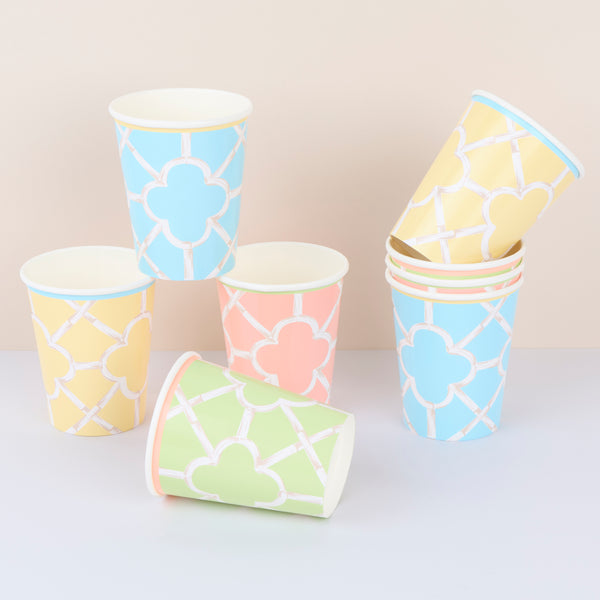 Our party cups come in 4 summery colors with a sensational bamboo design, the perfect paper cups for hot and cold drinks for all events. Image1