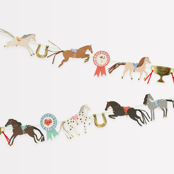 Our party garland is ideal for a horse party or a horse decoration, as it features horses, rosettes and shiny gold horseshoes. Image1