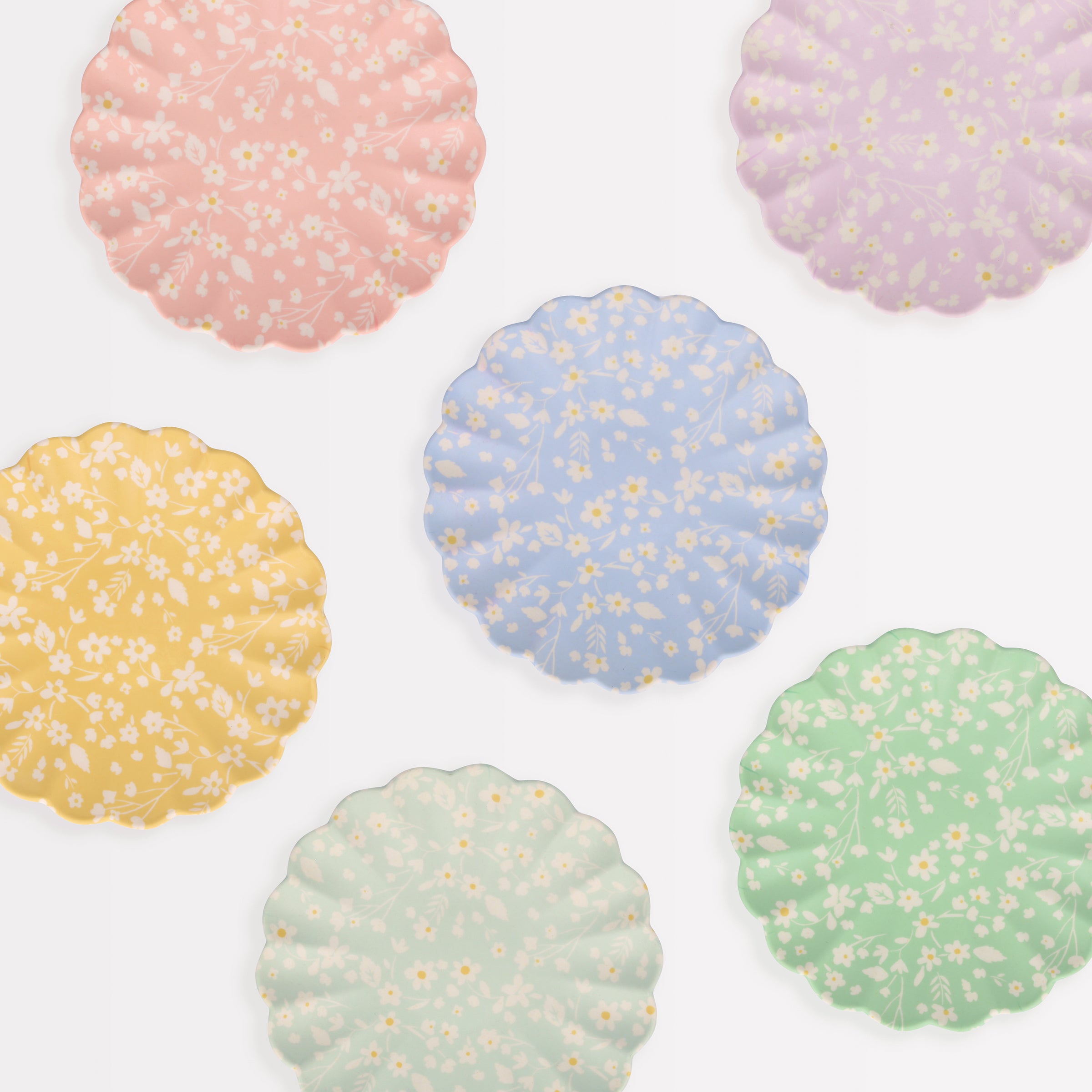 Our beautiful plates made from bamboo are colorful floral plates.