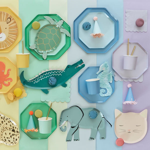 Our paper napkins are large, soft green and have a scalloped edge, making them ideal for an under the sea party. Image2