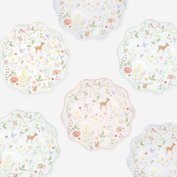 Our side plates, made from high quality paper, feature a floral and baby animal design in soft colors, ideal as baby shower plates. Image1