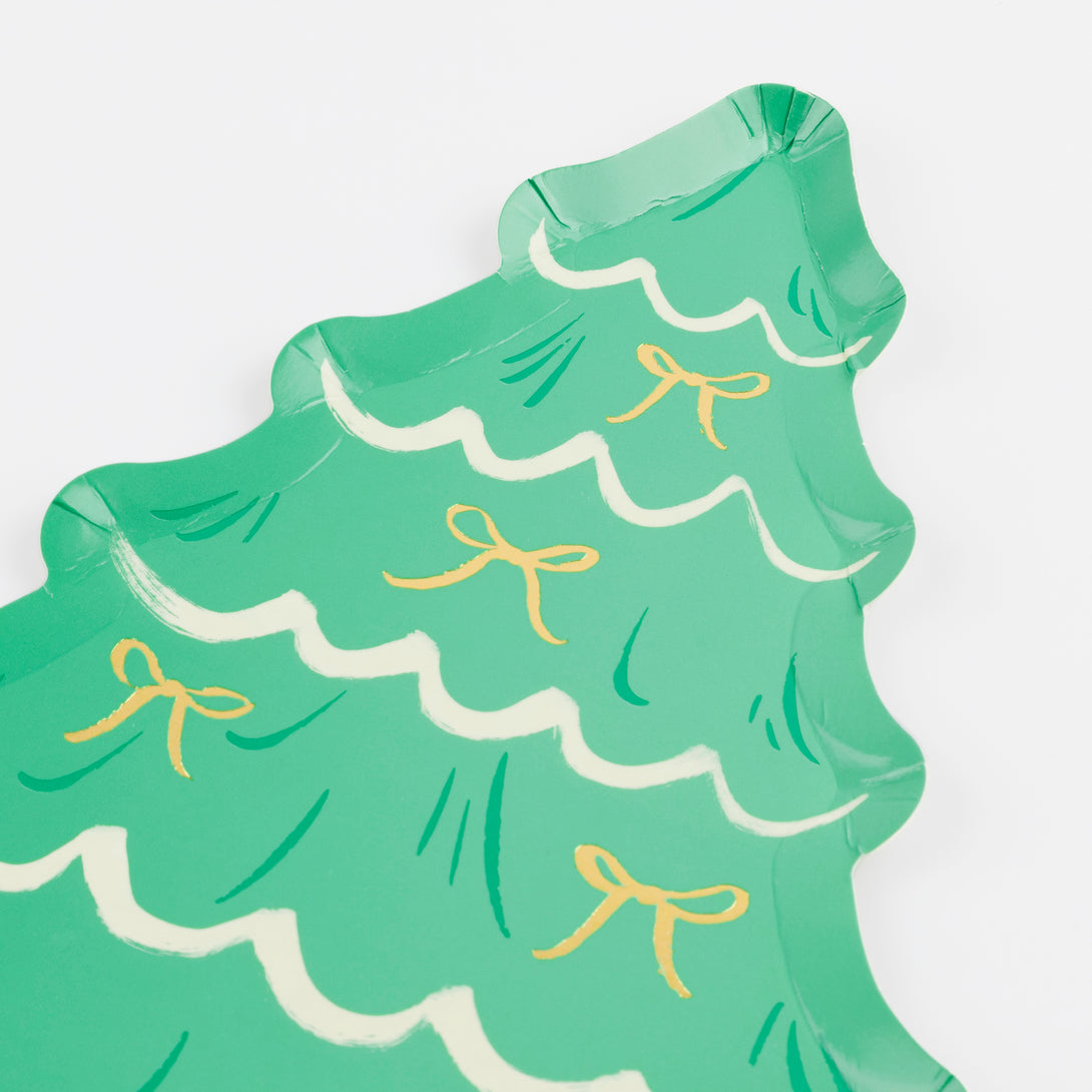 Our disposable Christmas plates, in the shape of Christmas trees with bows and gold foil details, will look amazing on your party table. Image3