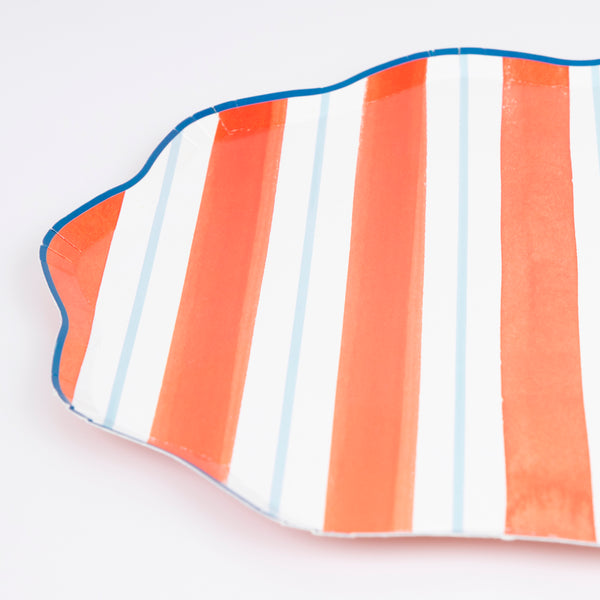 Our dinner plates, made with high-quality paper, feature bright stripes that are perfect as picnic plates and garden party plates. Image3