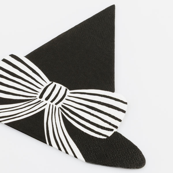 Our Halloween napkins are made in the shape of a witch hat with elegant striped bow, ideal to add to your Halloween party supplies. Image3