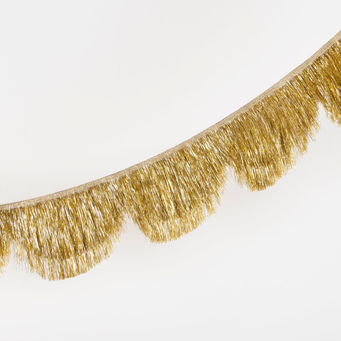 Use our gold tinsel garland to make your Christmas and New Year parties look so festive. Image3