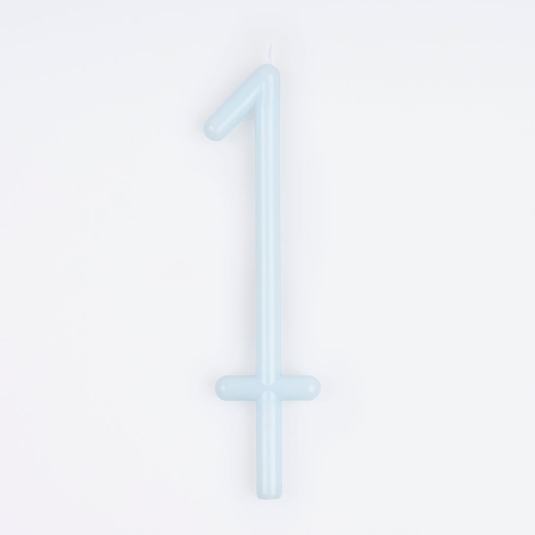 Add decoration, and numbers, to a birthday cake with our number candles in soft colors. Image5