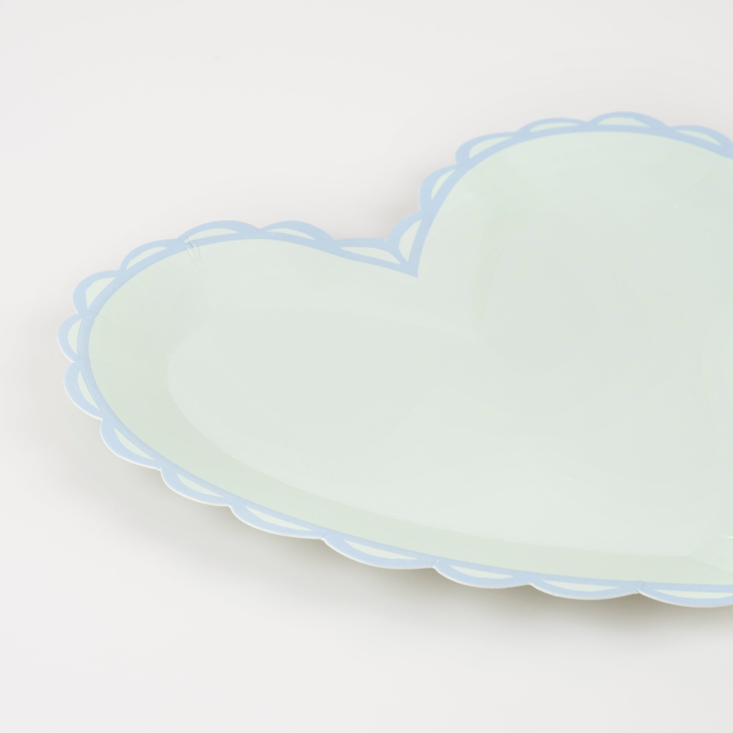 Our small plates, in heart shapes, feature a range of pretty pastel colors and a scalloped border.