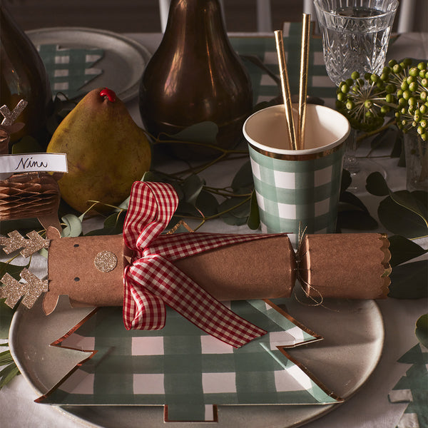 The green gingham pattern of these party cups is complemented with a shiny gold foil border. Image2