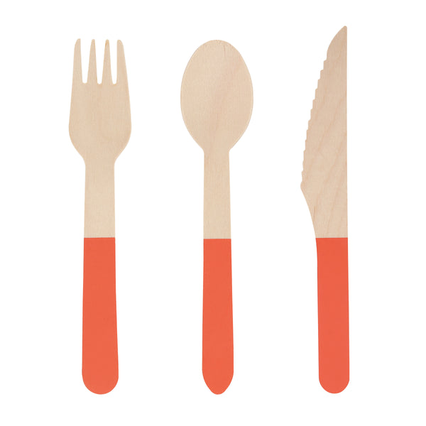 Our disposable cutlery, made from birch wood, features red handles for a really vibrant effect.