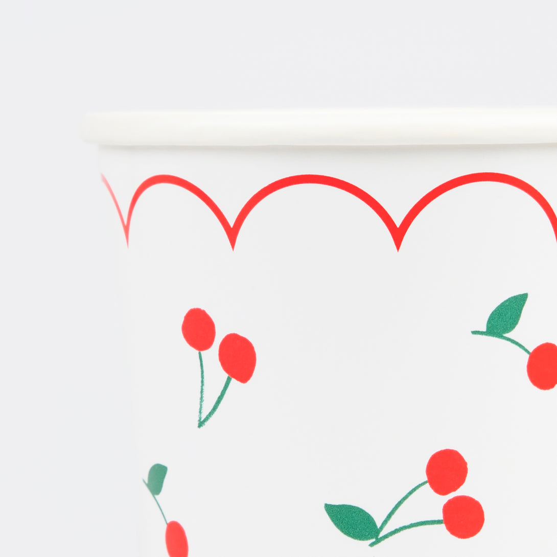 Serve hot or cold drinks in style with our paper cups with a summery cherry design. Suitable for adults and kids.