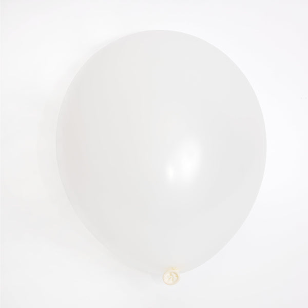 This wonderful arch includes 40 balloons, 10 of which are pre-filled with confetti, and elegant golden streamer tassels Image5