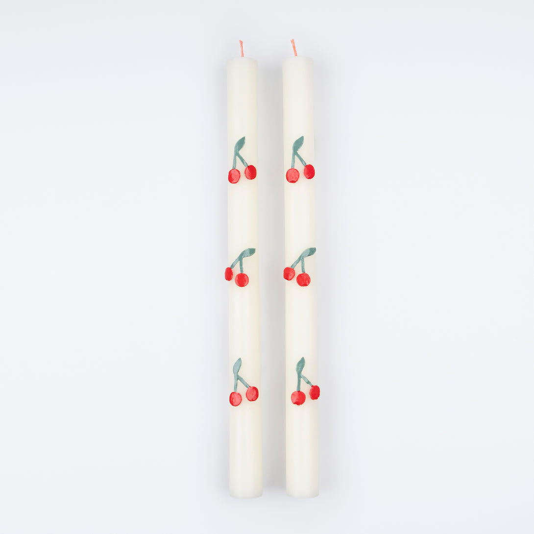 These table candles, with colored wicks and cherry details, are ideal as a host gift or when you're looking for decorative candles.