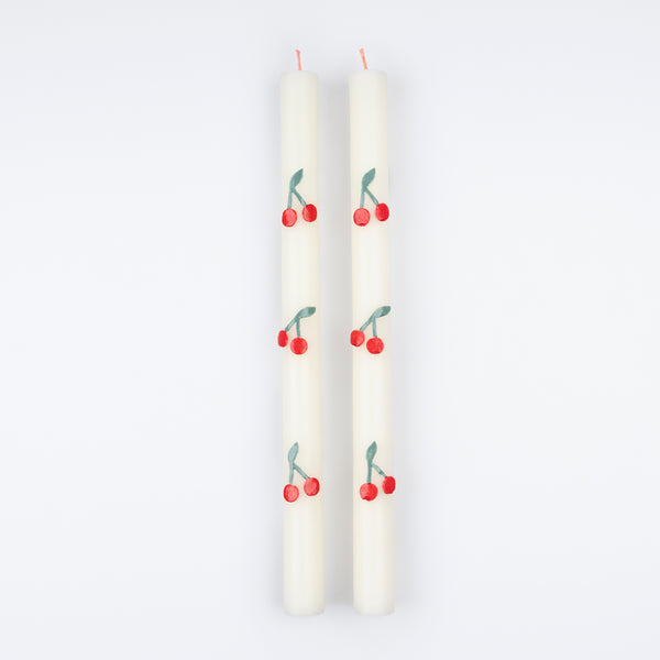 These table candles, with colored wicks and cherry details, are ideal as a host gift or when you're looking for decorative candles.