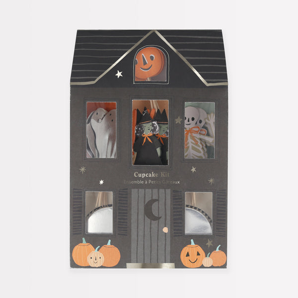 Make Halloween cupcakes look terrific with our cupcake kit, including cupcake toppers and cupcake cases.