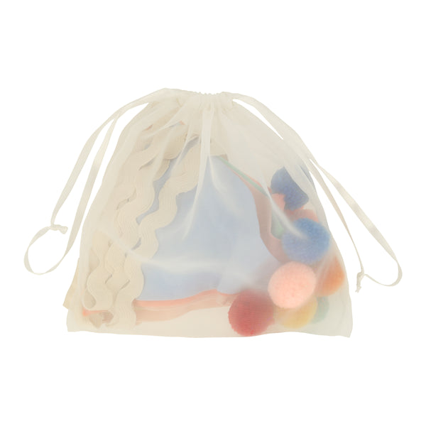 Add a pop of pastel color to your party table or wall with our flag garland with pompoms. Image7