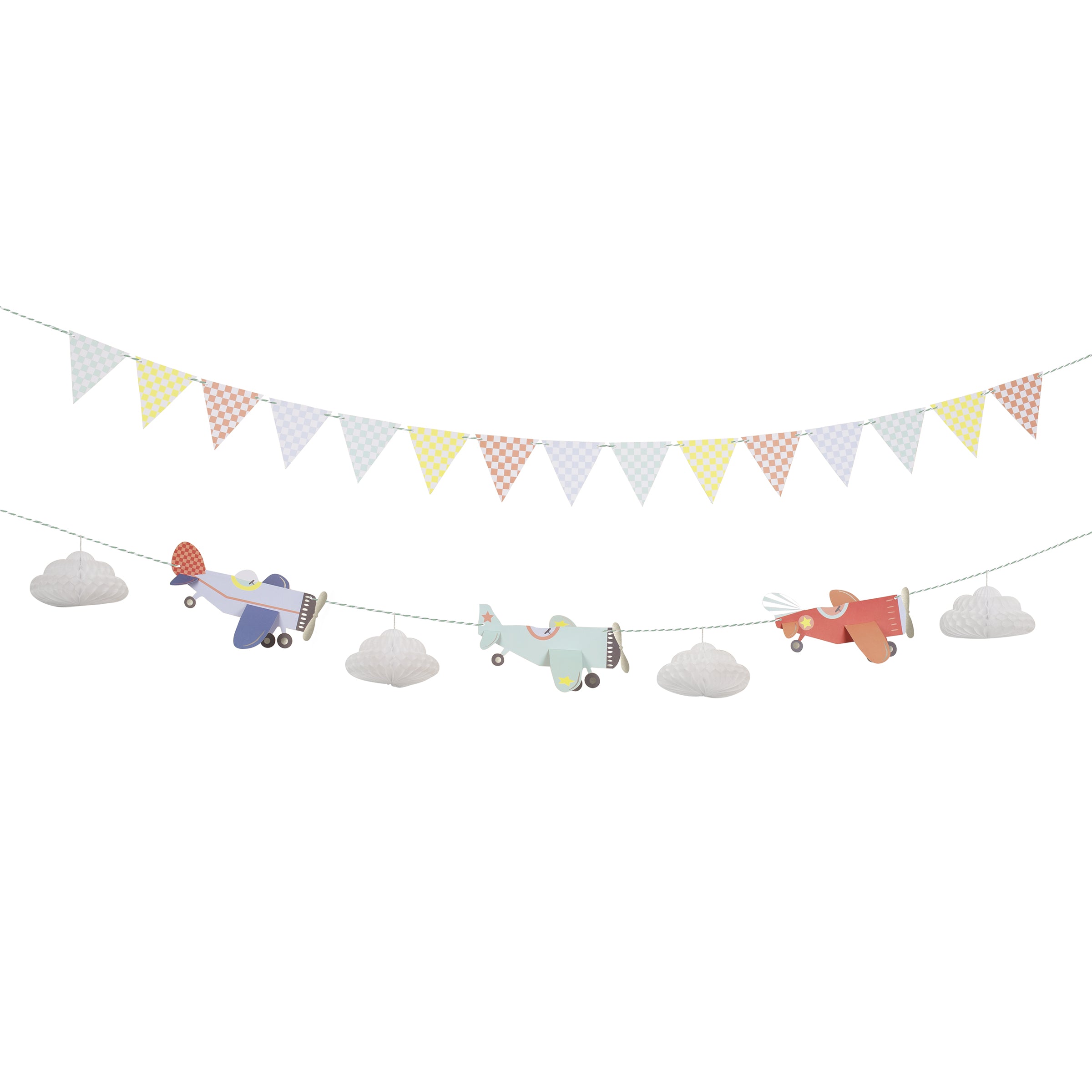 Our paper garland features 3D plans, clouds and checked pennants, ideal for an airplane birthday party.