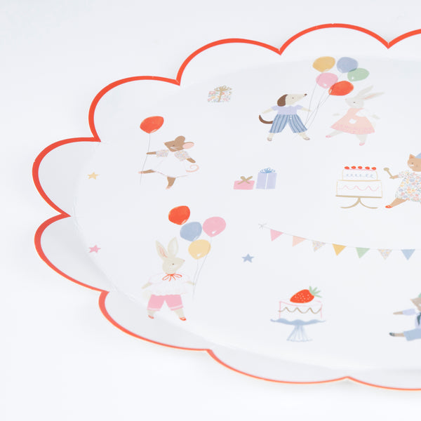 Our Animal Friends party set is ideal for first birthdays, featuring adorable tableware, party bags, party hats and a large paper garland. Image4