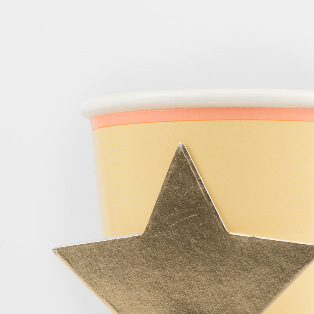 Our paper cups have fun designs with a 90s vibe, including flowers, hearts, cherries and stars.