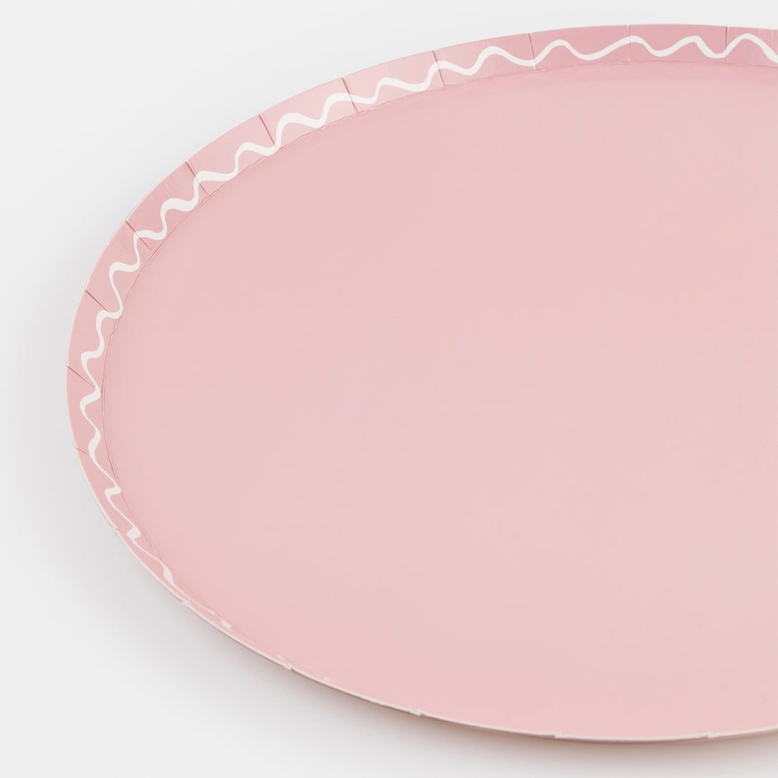 Our paper dinner plates come in a variety of colors to make your party table look amazing.