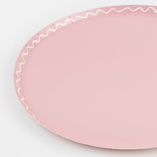 Our paper dinner plates come in a variety of colors to make your party table look amazing. Image4