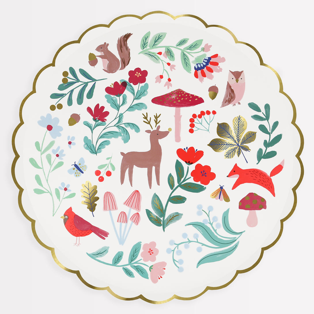 Our winter woodland party set features a statement winter garland, dinner plates, paper napkins and party cups.