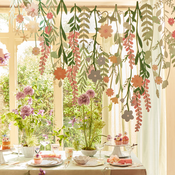 Our party garland, with flowers and foliage, is the perfect party packdrop. Image2