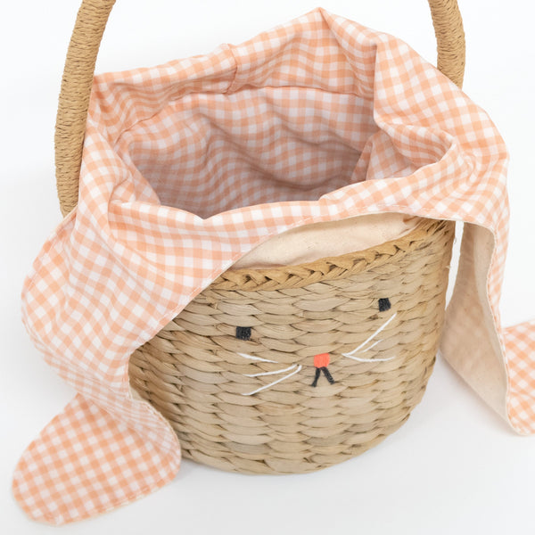 This basket is crafted from woven straw, with floppy ears, a sweet bunny face and a dellightful pompom tail. Image2