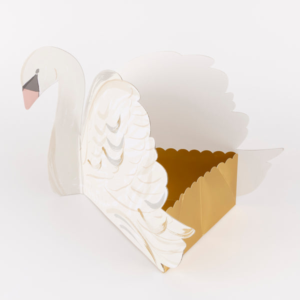 Our swan centerpiece is perfect for princess parties, bridal showers and baby showers, to hold party favors and decorative items. Image1