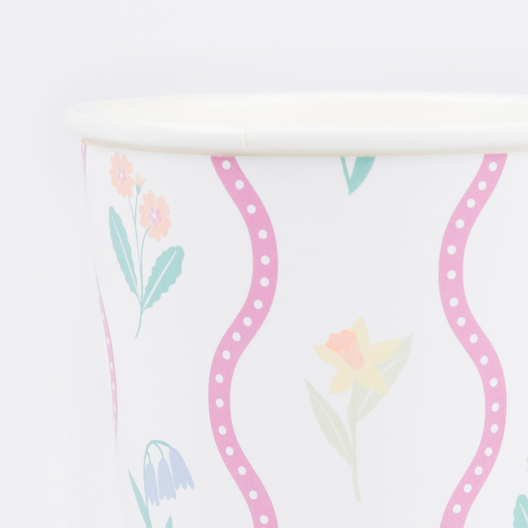 Our party cups, made from high-quality paper with pretty pastel floral designs, are perfect as garden party cups.