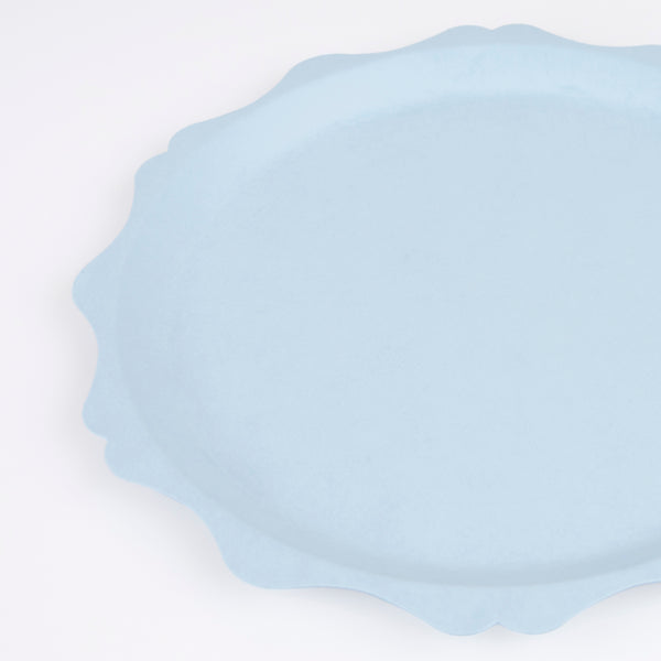 Our compostable side plates, made from bamboo and sugar cane, feature a decorative edge and will great at any party. Image3