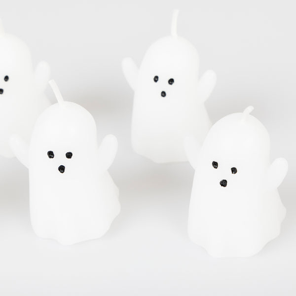 Our Halloween candles, crafted in the shape of little ghosts, are ideal as decorations or to give an eerie flicker of light on your party table. Image4
