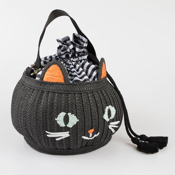 Our Halloween bag, in the shape of a black cat bag, is the perfect reusable trick or treat bag and a great Halloween gift. Image3