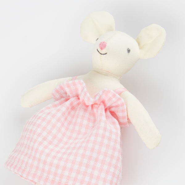 Our fabric mouse doll and velvet pouch, in the shape of a strawberry, is a wonderful gift. Image4