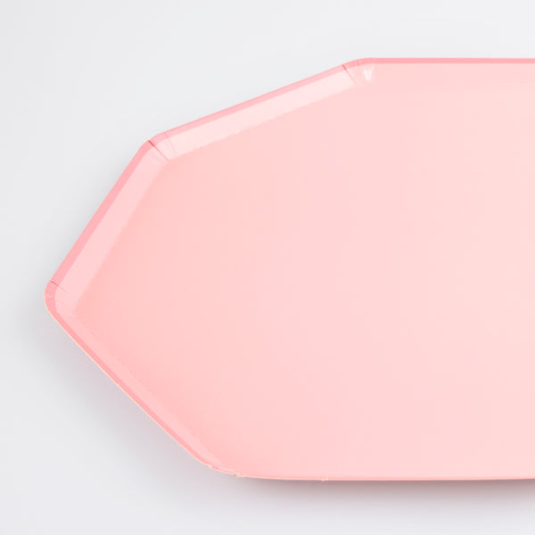 Our paper plates, in a dusky pink color, are octagonal plates perfect for a dinner party. Image2