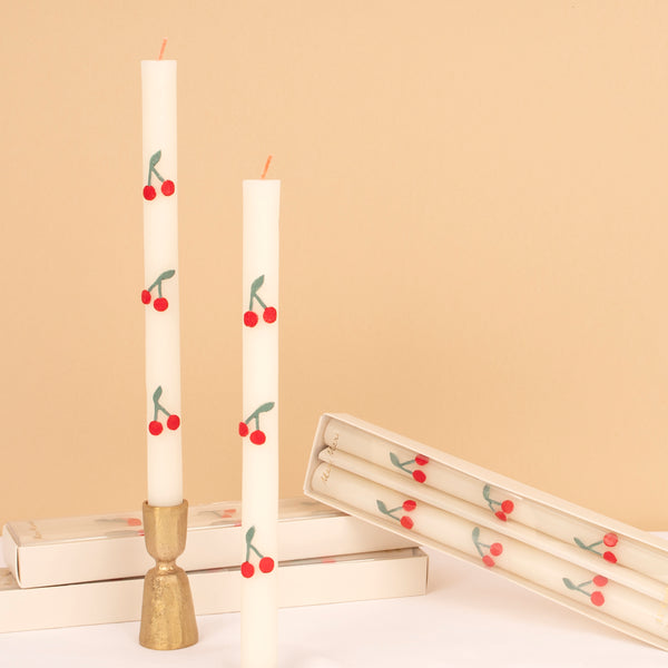 These table candles, with colored wicks and cherry details, are ideal as a host gift or when you're looking for decorative candles.