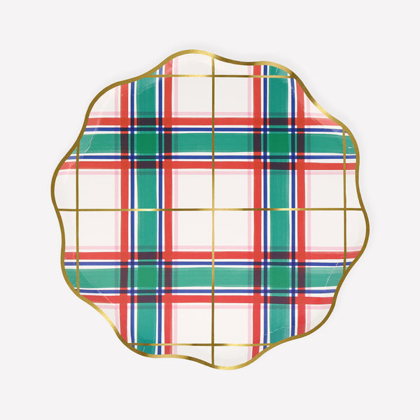 Our paper plaid plates, in a side plate size, feature a bold design in classic festive colors, perfect for Christmas dinner. Image1
