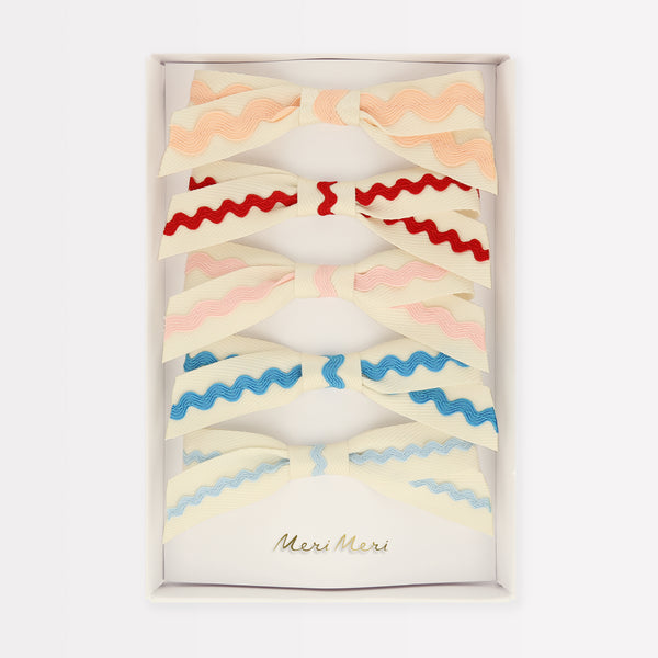 Our bow hair clips feature on-trend ric rac in pretty colors, fabulous as kids accessories. Image5