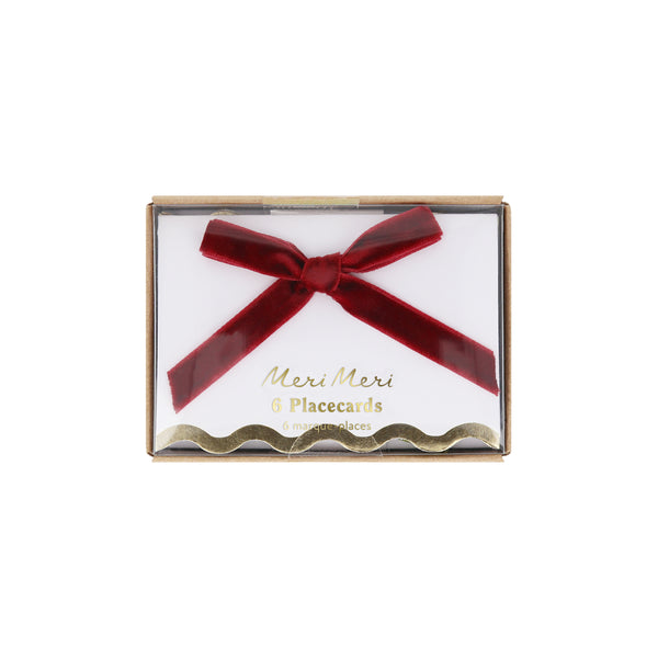 Add a special touch to your Thanksgiving table decorations with our placecards with velvet bows and shiny gold foil details. Image3
