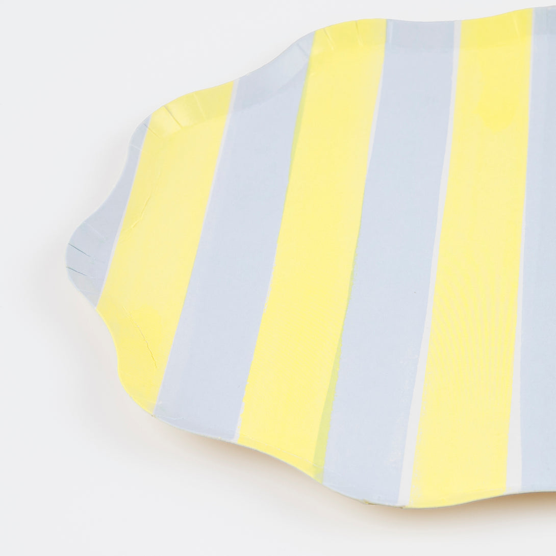 Our side plates, crafted in paper with thick pastel stripes, will look amazing at any spring party or as picnic plates.